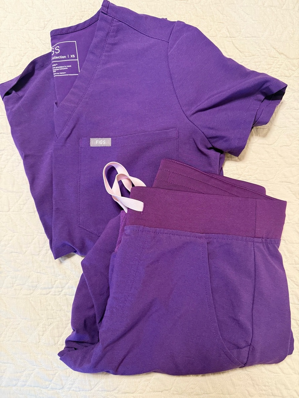 FIGS Women's Purple V-Neck Scrub Top & Drawstring Jogger pants